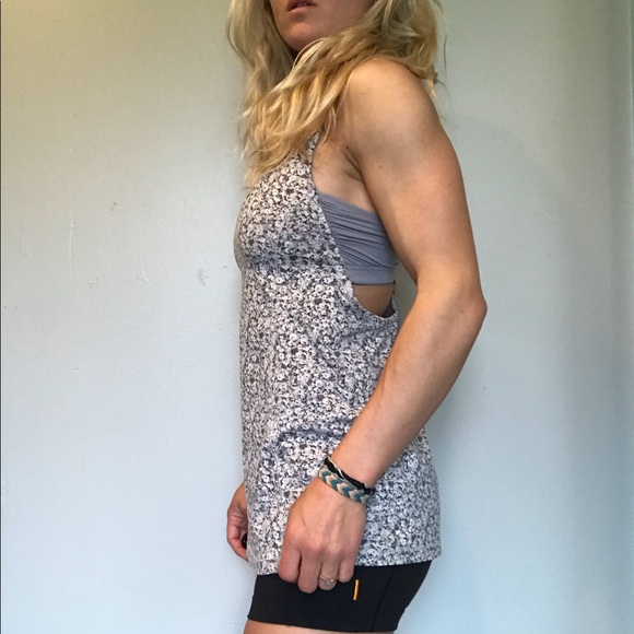 lululemon athletica Tops - Lululemon razorback with built in bra